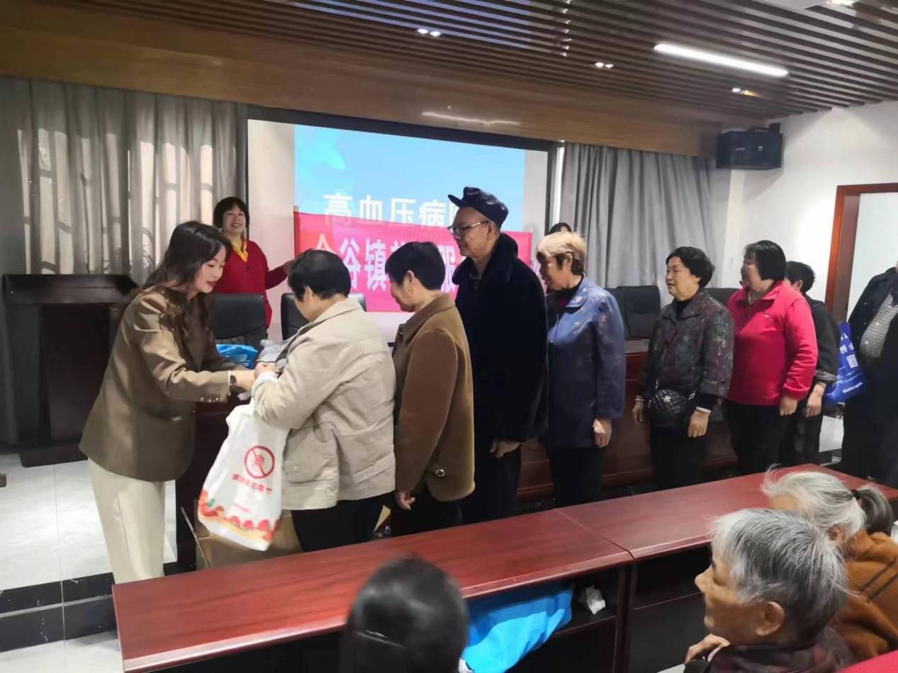 送知识 促健康—含谷镇养老服务中心发展高血压防治讲座